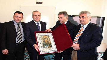 القائم باعمال ممثلية المنظمة يهنئ الرئيس اللبناني بعيد الميلاد