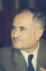 الرئيس يطمئن على صحة االقائد الوطني ابو ماهر اليماني