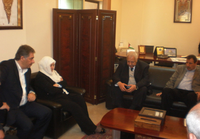 النائب الحريري تعزي بالمناضل ابو ماهر اليماني