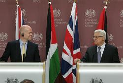 الرئيس في مؤتمر صحفي مع هيغ: نتمسك بإقامة الدولة وبالتفاوض وفق مرجعيات دولية