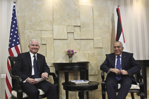 فياض لوزير الدفاع الأميركي: استحقاق أيلول المقبل يعني إنهاء الاحتلال عن الأرض الفلسطينية