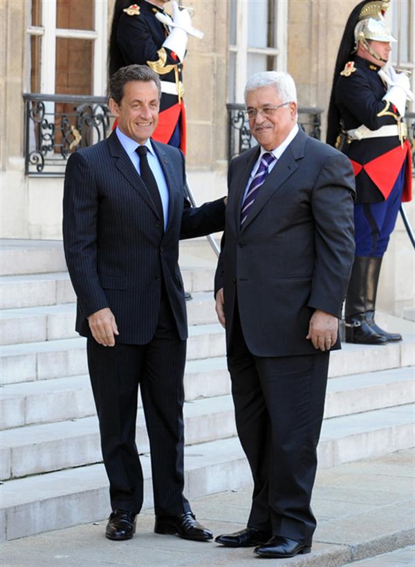 الرئيس يجتمع مع نظيره الفرنسي