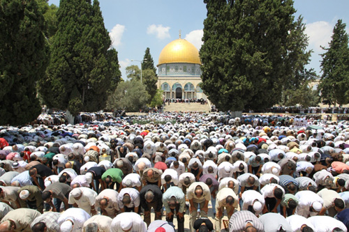 أكثر من 180 ألفا يؤدون الجمعة الثانية لرمضان في الأقصى