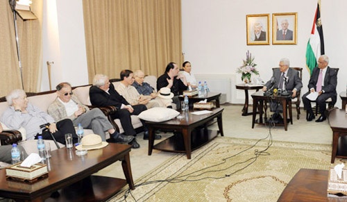 الرئيس لـمثقفين إسرائيليين: نريد إضفاء الشرعية على الوجود الفلسطيني دون نزعها عن أحد