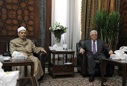 الرئيس يطلع شيخ الأزهر على الوضع في فلسطين