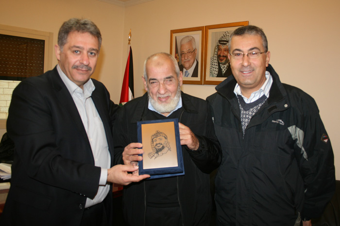 السفير أشرف دبور يُكرم المناضل اللواء الركن "أبو طعان"