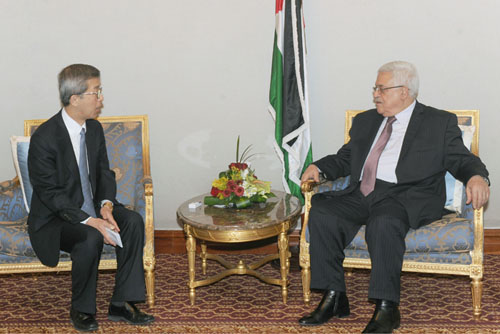 الرئيس يستقبل في الدوحة المبعوث الياباني لعملية السلام