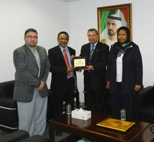 قنصلية فلسطين في دبي تكرم رئيس جامعة الغرير