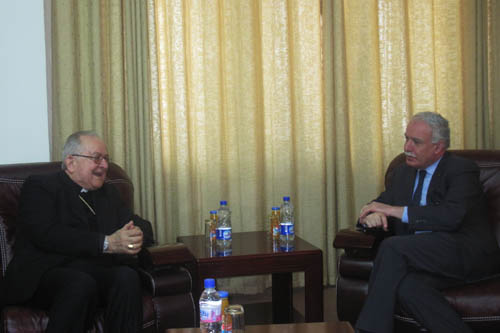 المالكي يبحث مع القاصد الرسولي تطوير العلاقات الثنائية