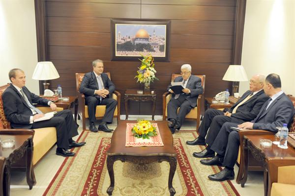 الرئيس يستقبل السفير الروسي لدى السلطة الوطنية