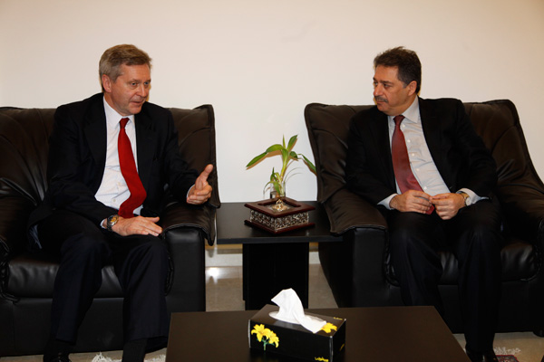 السفير دبور يستقبل السفير الدانماركي