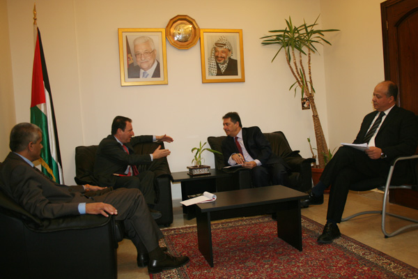السفير دبور يبحث مع لومباردو أوضاع اللاجئين الفلسطينيين