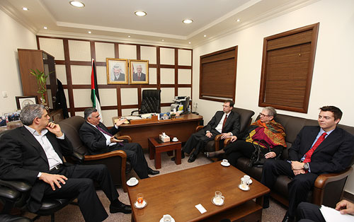 الأعرج يطلع وفدا من جامعة أريزونا على الواقع الأكاديمي في فلسطين