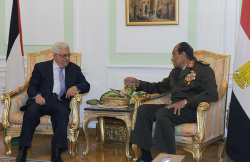 الرئيس يطلع المشير طنطاوي على الجهود المبذولة لإنهاء الانقسام