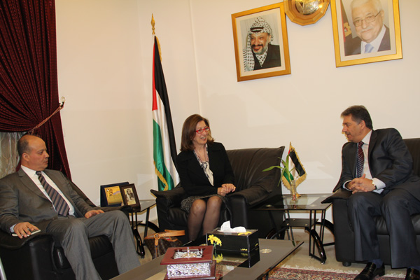 السفير دبور يستقبل سفيرة اليونان