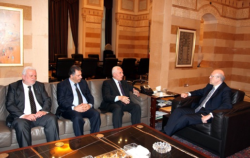 الاحمد التقى ميقاتي على رأس وفد:الفلسطينيون ليسوا طرفا في الخلية المكتشفة