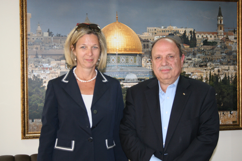 الحسيني يطلع رئيسة البعثة الهولندية على انتهاكات إسرائيل بالقدس