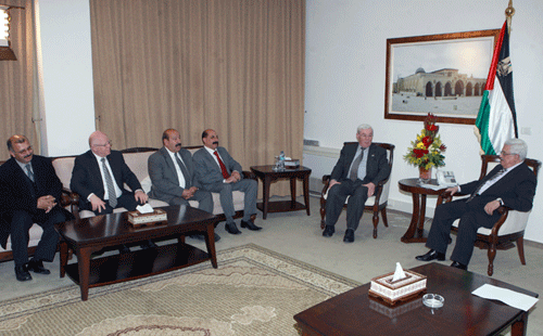 الرئيس يستقبل وفدا أردنيا ضم عددا من النواب وناشطين في مجال المياه والبيئة