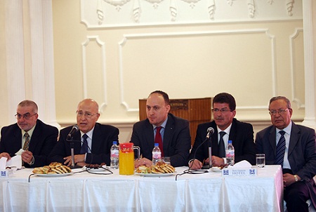 شعث يطلع عددا من السفراء على واقع الأسرى داخل سجون الاحتلال