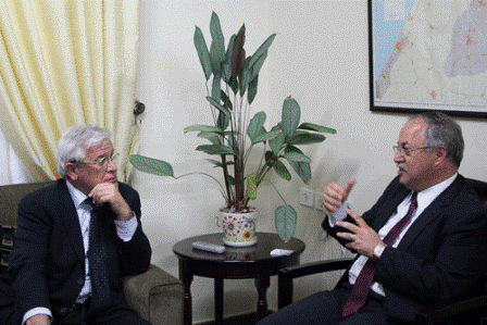 القواسمي يطلع مسؤولا أمميا على الممارسات الإسرائيلية