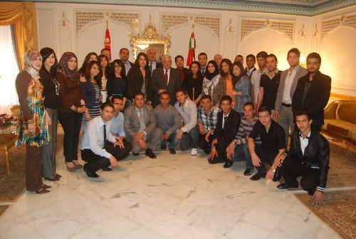 الرئيس يستقبل طلبة فلسطين بتونس