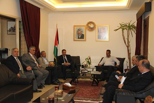 السفير دبور يستقبل رئيس جمعية الهلال الاحمر الفلسطيني