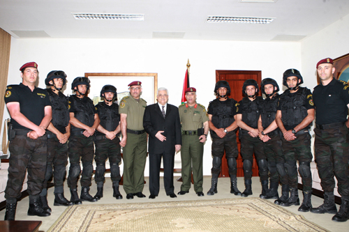 الرئيس يستقبل فريق العمليات الخاصة في الحرس الرئاسي