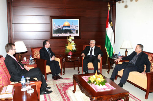 الرئيس يطلع القنصل الأميركي العام على آخر المستجدات