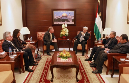 خلال استقبال سيري: الرئيس يؤكد ضرورة بذل مزيد من الجهود لإنقاذ حياة الأسرى