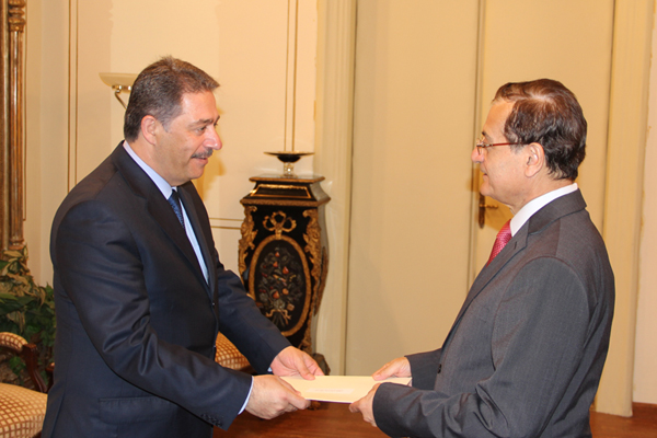 السفير دبور يقدم نسخة عن اوراق اعتماده لوزير الخارجية اللبناني