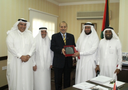 متضامنون بحرينيون يدعون لزيارة القدس والأرض الفلسطينية