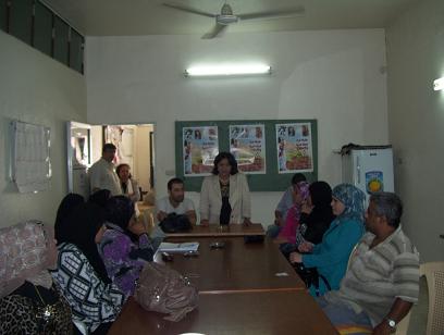 جبريل تُنهي لقاءها بالدفعة الثانية من المقترضين الفلسطينين بإستلامهم الإستحقاقات المالية