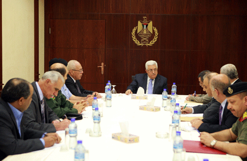 الرئيس يترأس اجتمــاعا لقادة الأُجهزة الأمنِية