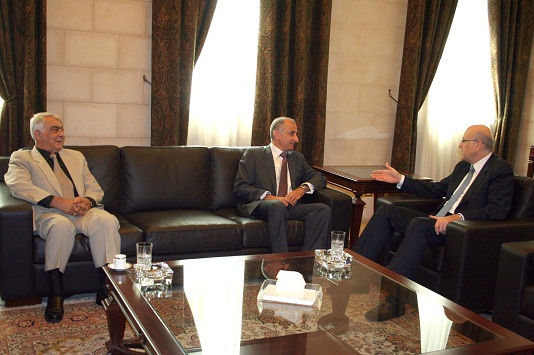 ميقاتي يرعى حفل التسليم والتسلم في لجنة الحوار اللبناني - الفلسطيني