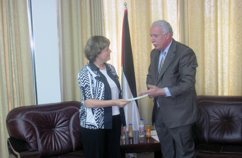 المالكي يسلم مساهمة فلسطين في صندوق الأمم المتحدة للسكان