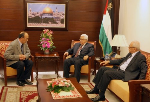 الرئيس يستمع لشرح مفصل حول الوضع المالي للسلطة من وزير المالية