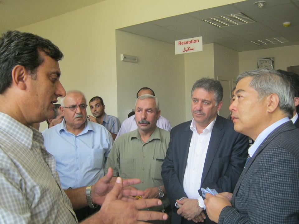 السفير اشرف دبور يزور مخيم نهر البارد يرافقه السفير الياباني