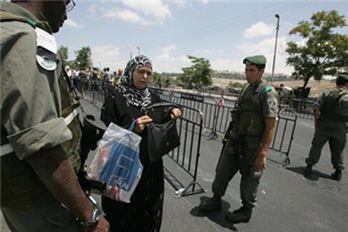 الاحتلال يشدد إجراءاته في مدينة القدس