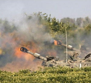 مدفعية الاحتلال تقصف شرق خان يونس بشكل عنيف