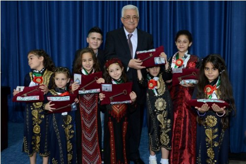 الرئيس يتسلم 