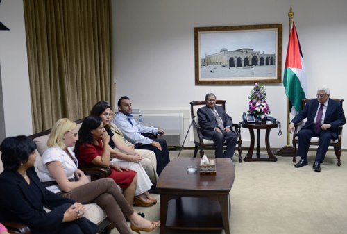 الرئيس يستقبل وفد الشعراء العرب المشاركين في معرض فلسطين الدولي للكتاب