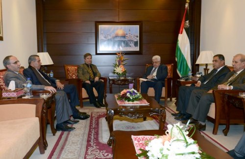 الرئيس يعزي نظيره المصري بضحايا حادث أسيوط ويستقبل الوفد الطبي المتوجه لقطاع غزة