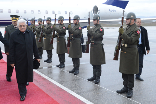 الرئيس يصل أنقرة في زيارة رسمية