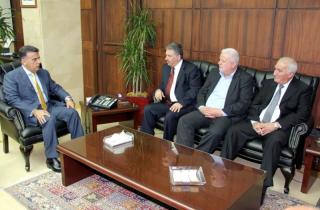 السفير دبور ووفد فلسطيني يبحث مع اللواء ابراهيم اوضاع النازحين الفلسطينيين