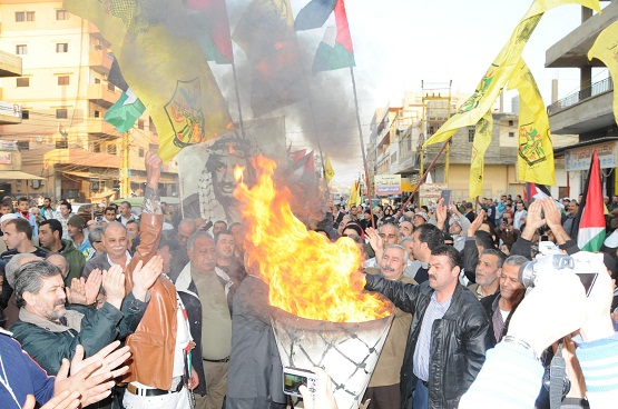 مسيرة في مخيم البارد بالذكرى الثامنة والأربعين لانطلاقة حركة فتح