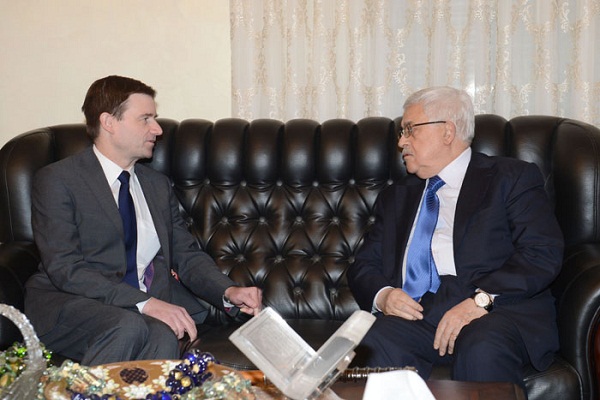الرئيس يؤكد استعداده للعمل مع إدارة أوباما لتحقيق مبدأ حل الدولتين