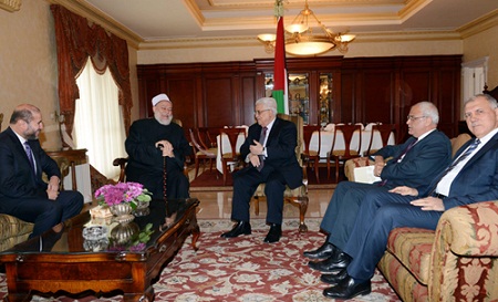 الرئيس يطلع مفتي مصر على الواقع الصعب في القدس المحتلة