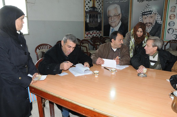 عائلات فلسطينية نازحة من سوريا إلى لبنان تشكر الرئيس محمود عباس على مكرمته