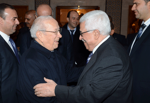 الرئيس يطلع السبسي على مستجدات القضية الفلسطينية