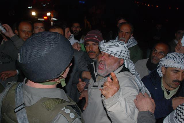 الاحتلال يقتحم باب الكرامة للمرة الخامسة ويسلم بلاغات بإخلائها وهدمها